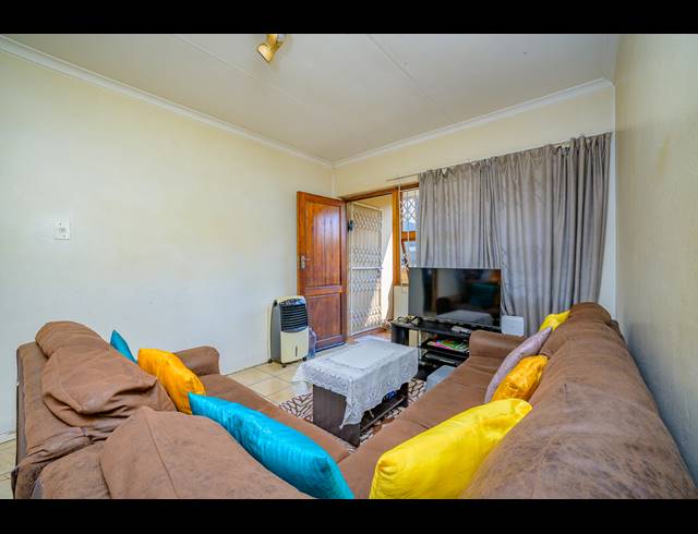 3 BEDROOM APARTMENT FOR SALE IN ESCOMBE